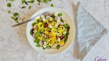 Courgetti salade met feta en kruiden