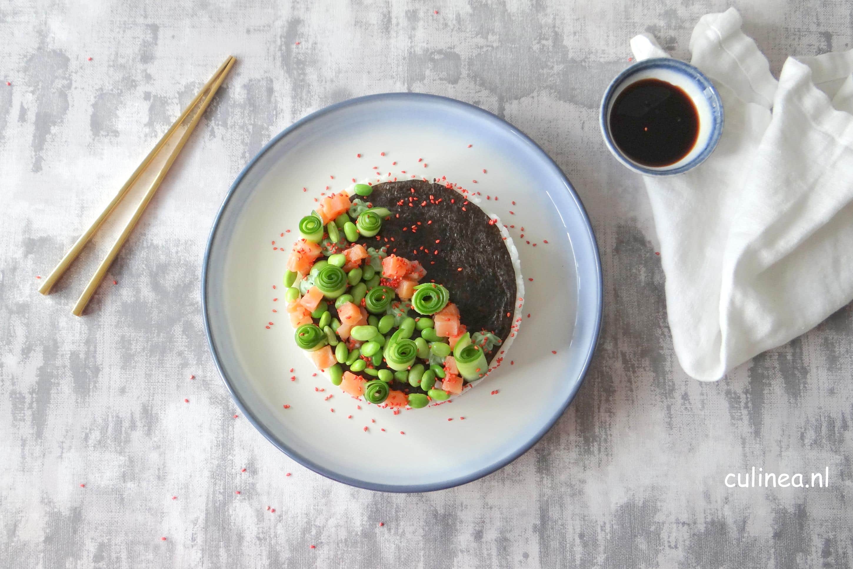 Sushitaartje met zalm en avocado