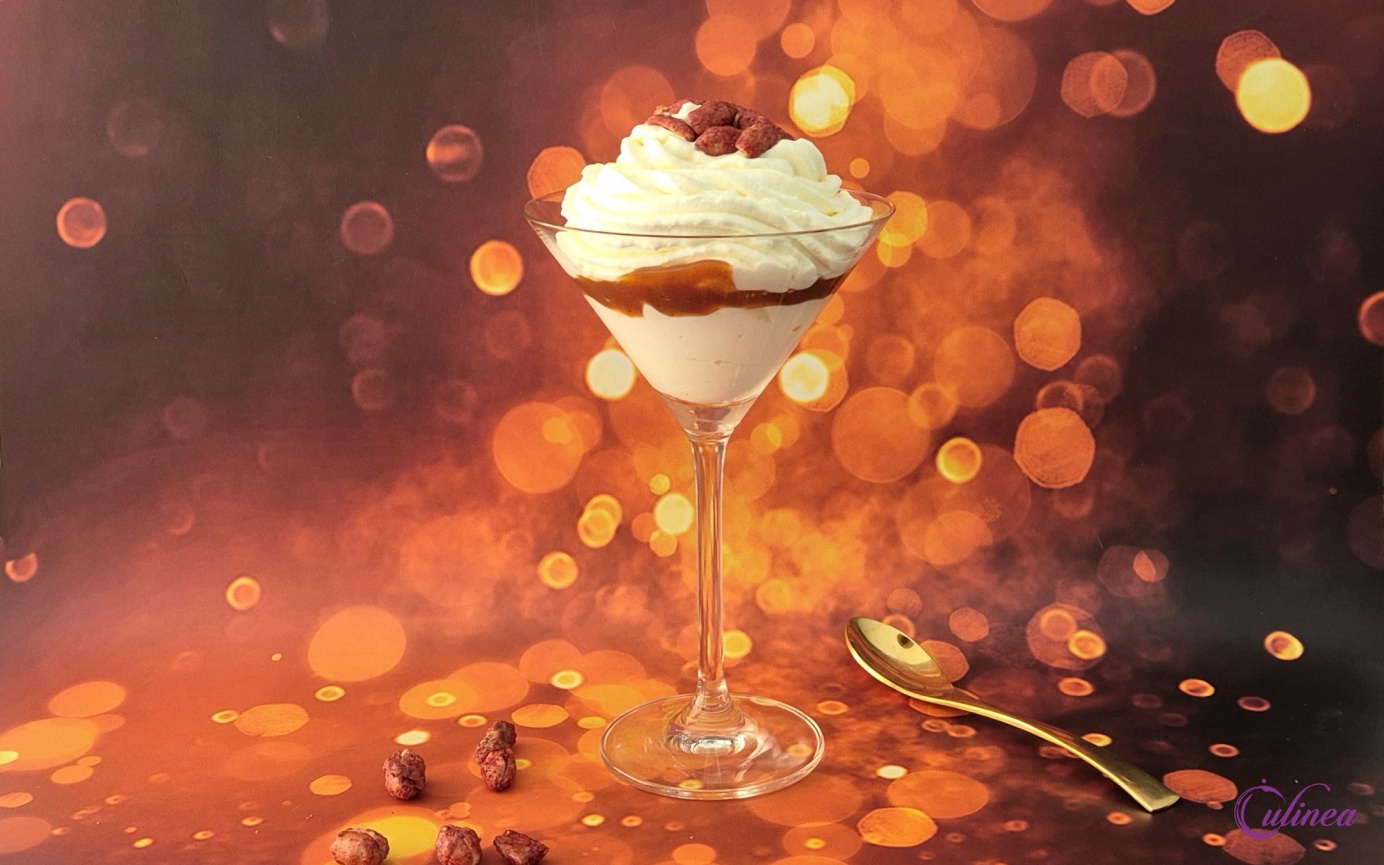 Cheesecake met karamel in een glas
