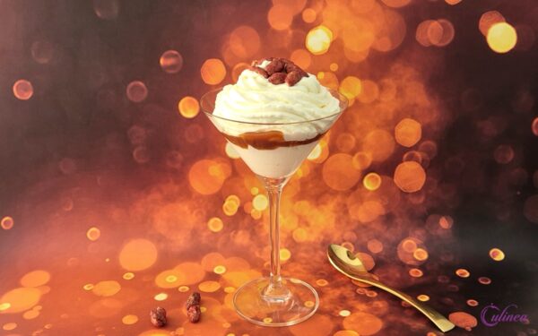 Cheesecake met karamel in een glas