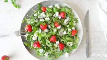 Salade met aardbeien en feta