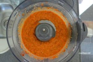 Dorade met courgetti en Romesco saus