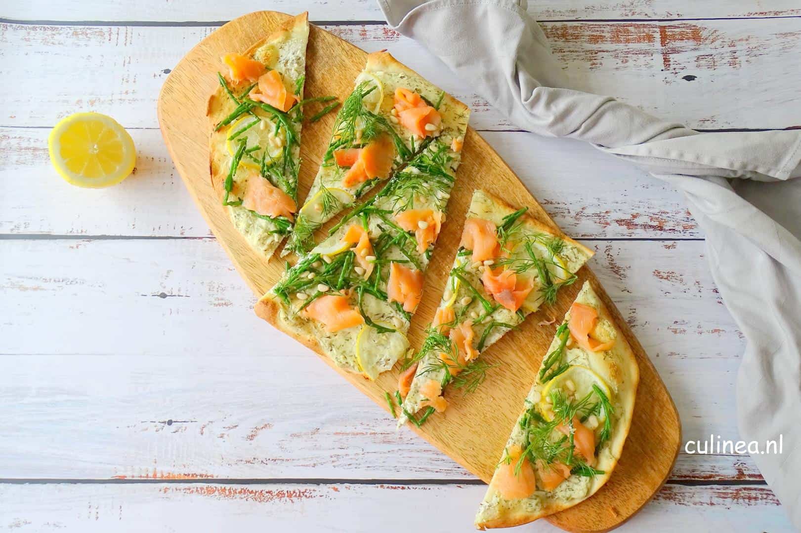 Flammkuchen met zalm, citroen en zeekraal