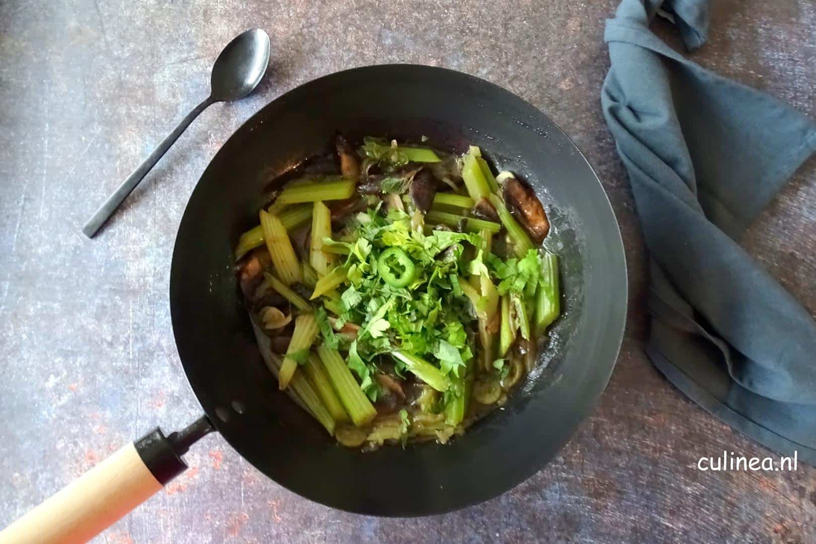 Vegetarisch stoofpotje met bleekselderij