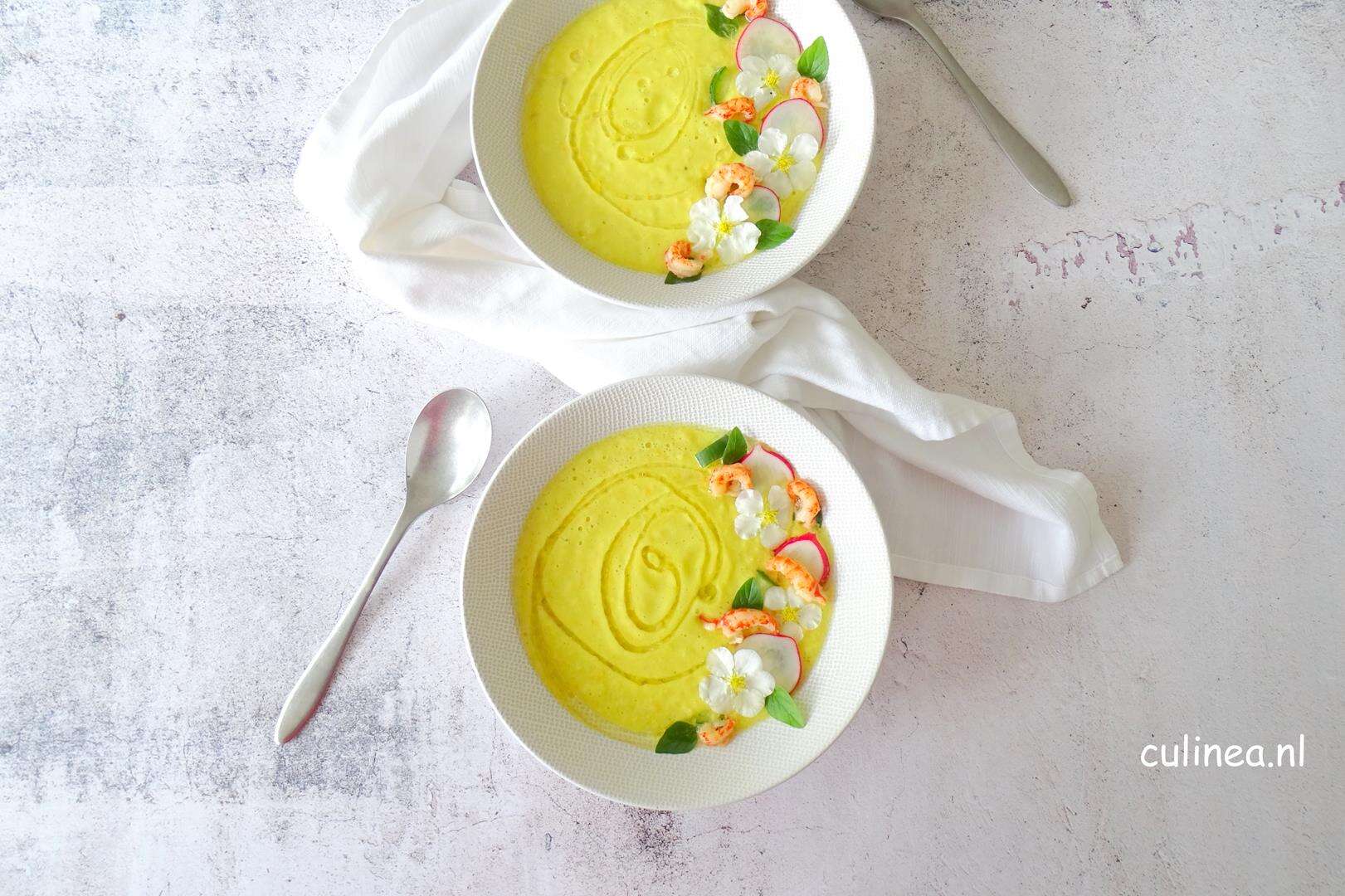Gele gazpacho met rivierkreeftjes