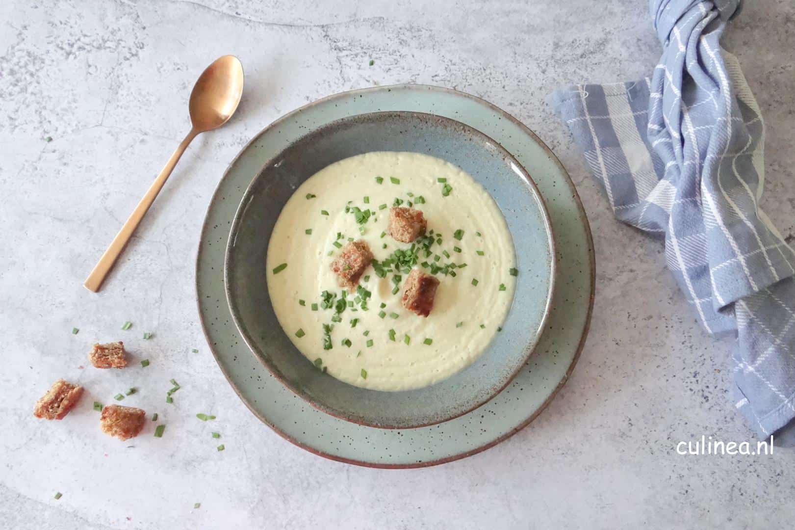 Knolselderijsoep met fenegriekkaas