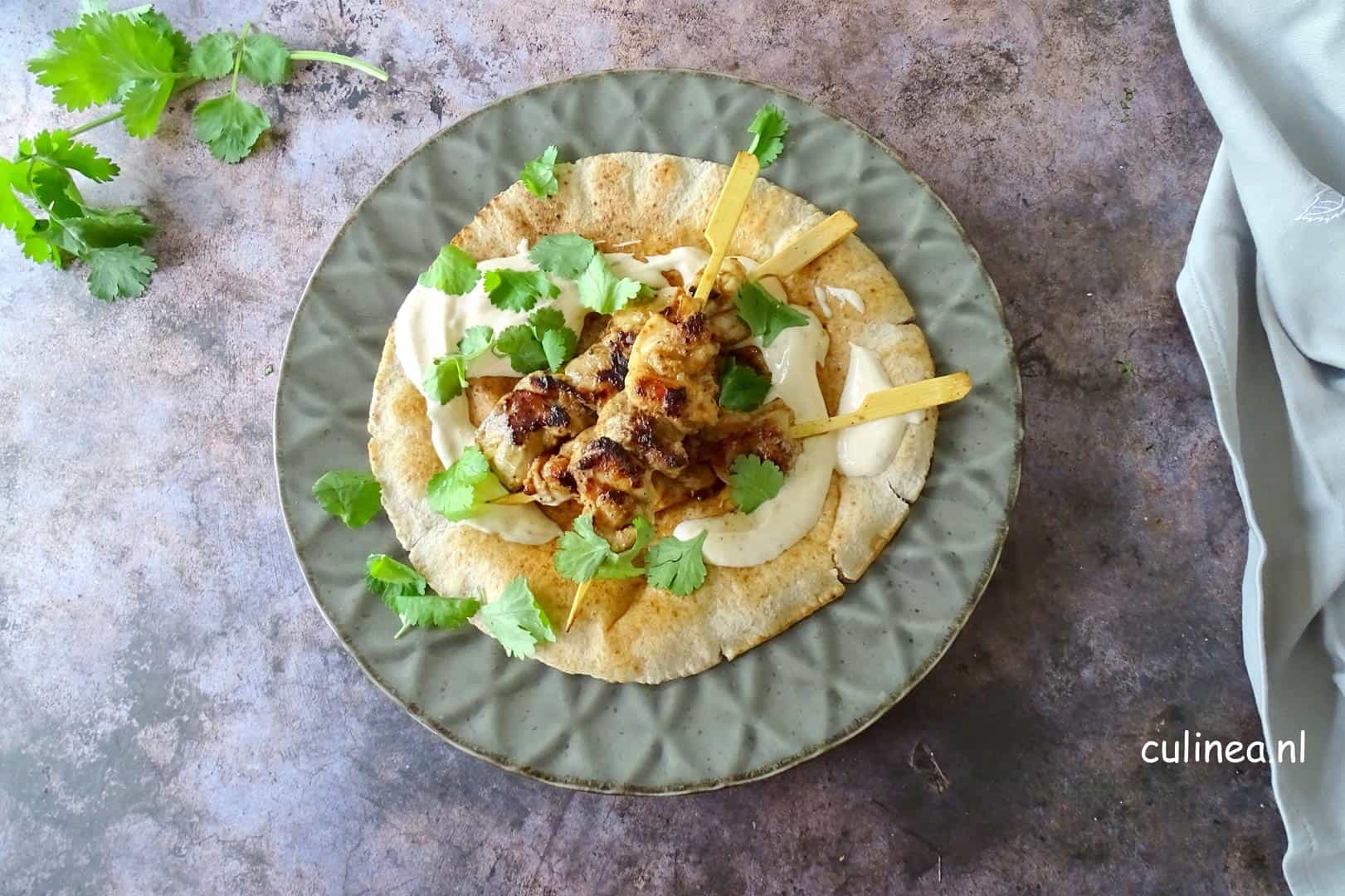 Midden-Oosterse kipspiesjes met yoghurtsaus