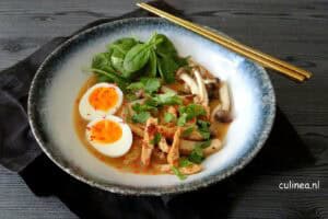 Misosoep met vegetarische kipstukjes
