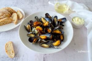 Mosselen met saffraan en citroen-aioli