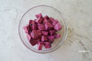 Paarse zoete aardappelpuree