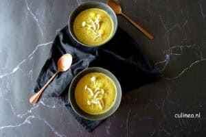 Gele bietensoep met ras-el-hanout