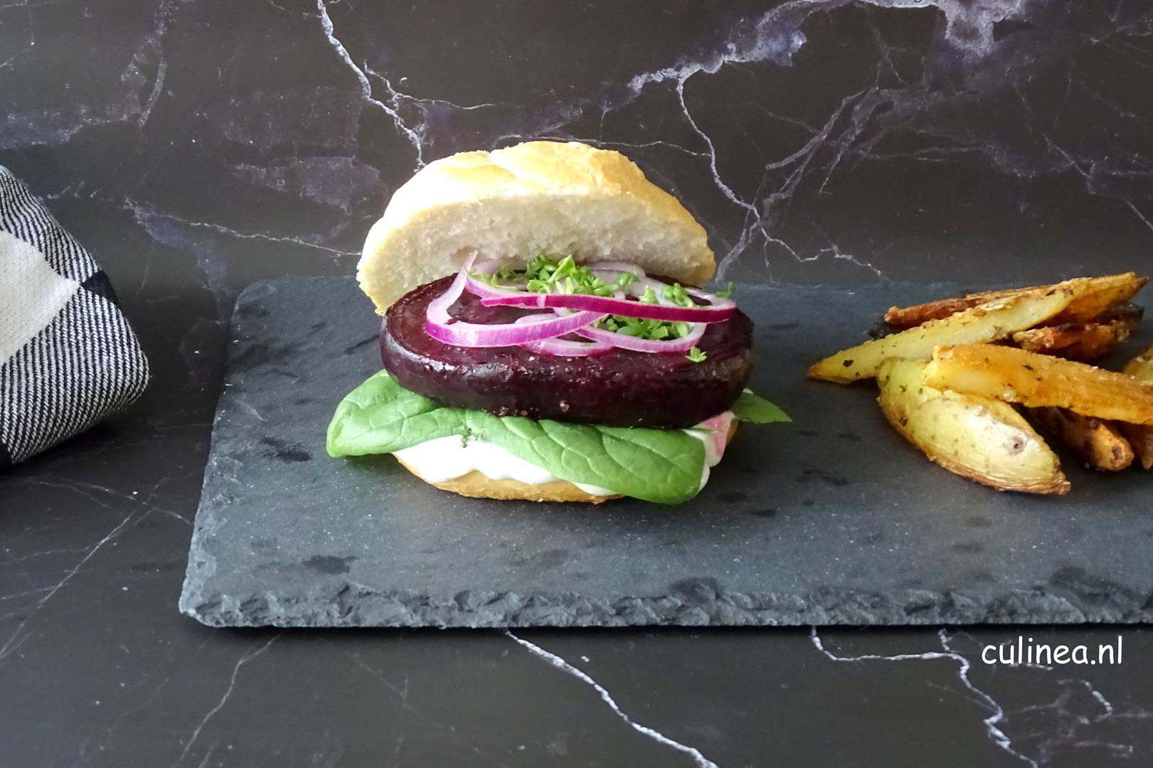 Vega hamburger van rode biet