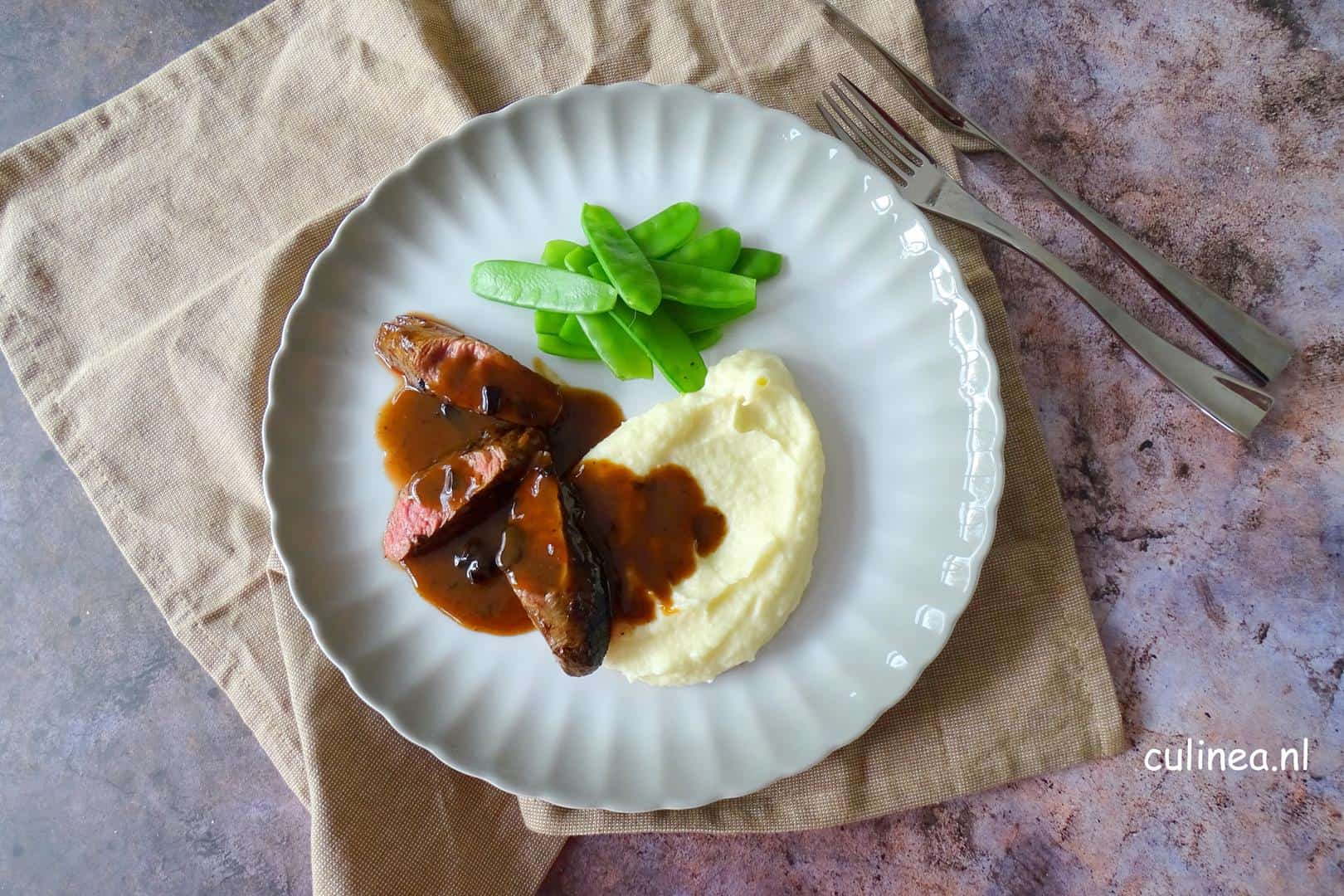 Lamshaasje met balsamico en zwarte knoflook