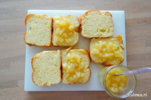 Wentelteefjes gevuld met perenjam