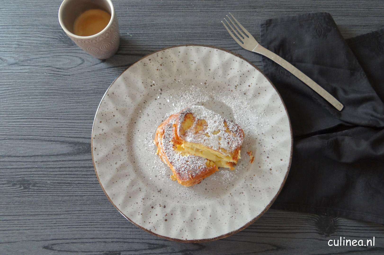 Wentelteefjes gevuld met perenjam