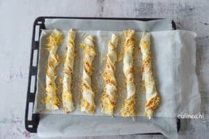 Kaasstengels met rode pesto