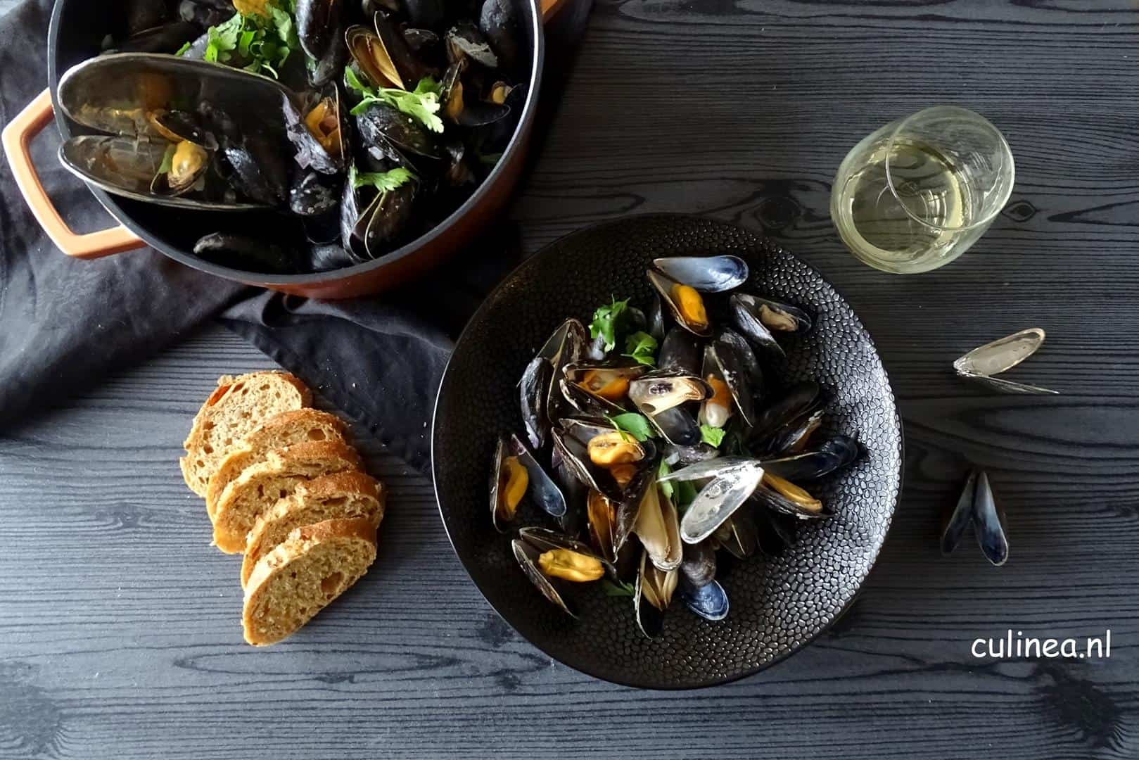 Mosselen met crème fraîche, ansjovis en knoflook