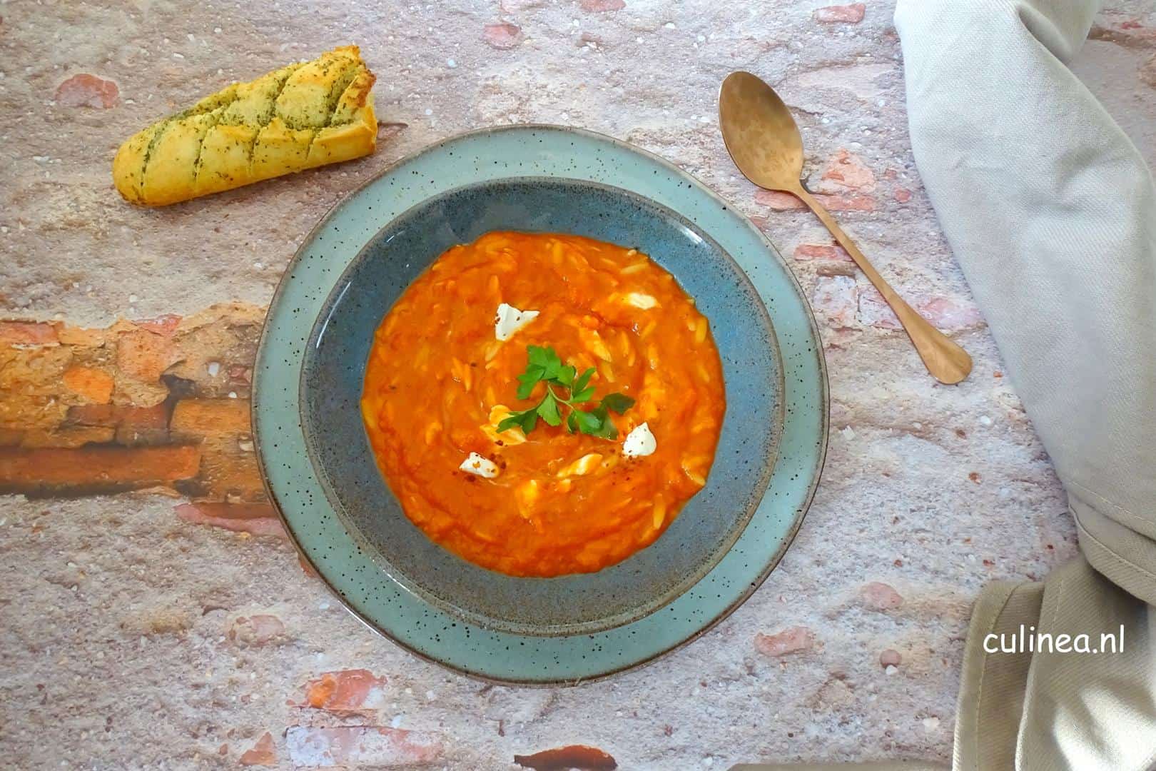 Turkse tomatensoep met orzo