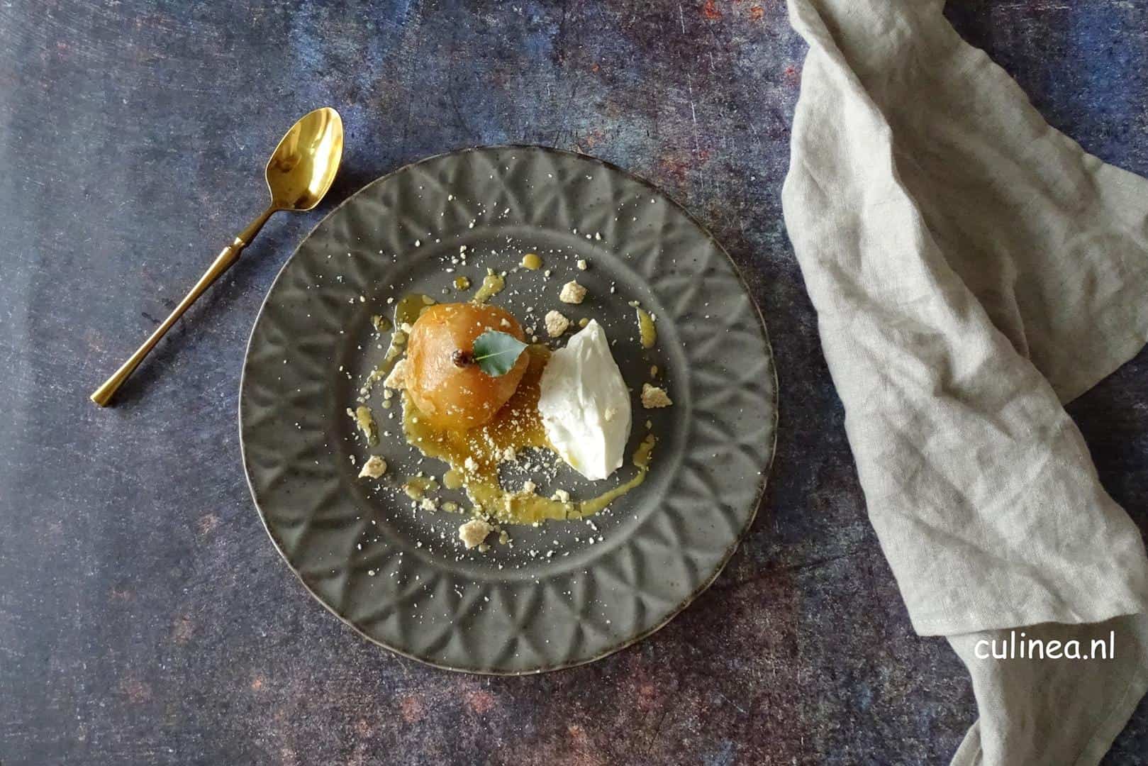 Stoofpeertjes met saffraan en kardamom