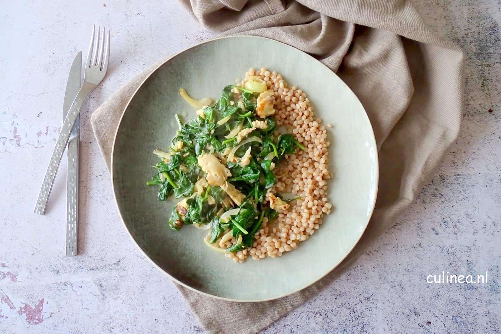Vegetarische kipstukjes met romige spinazie