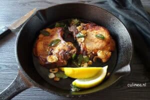 Ribkarbonade met knoflook en salie