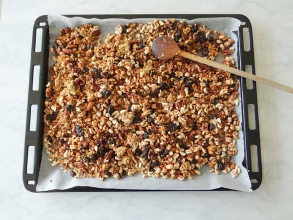 Granola met vlierbloesemsiroop