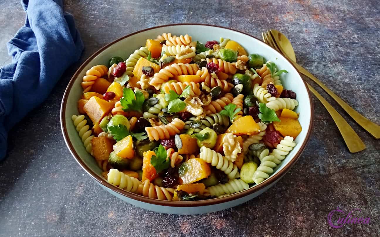 Warme pastasalade met geroosterde groenten