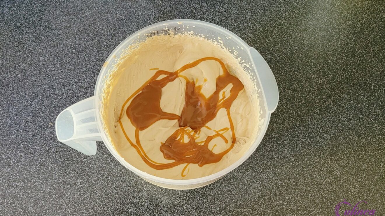 Koffie-ijs met gezouten karamel