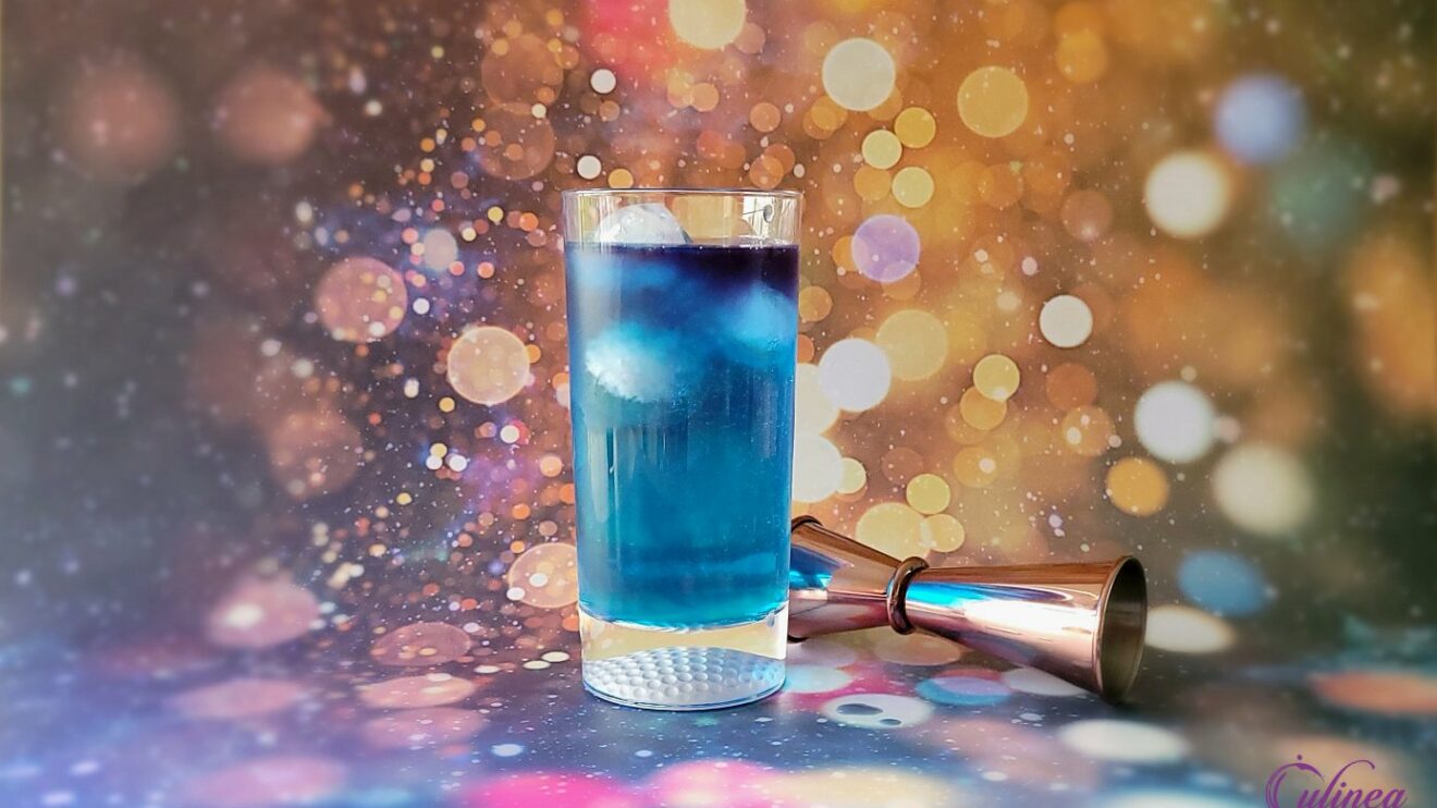 Blue gin-tonic cocktail