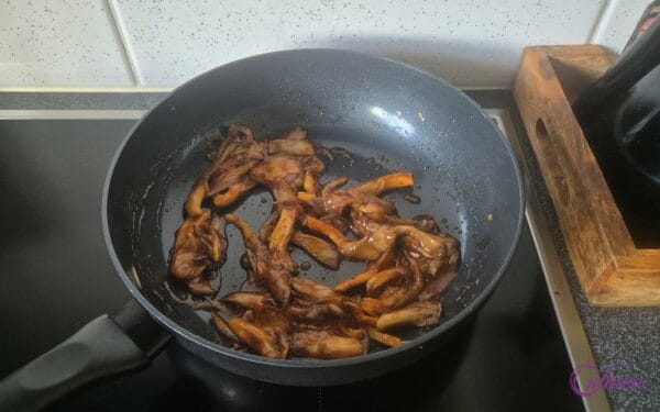 Roerbak teriyaki paddenstoelen