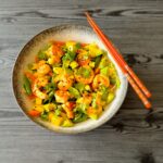 Salade met gamba's en mango