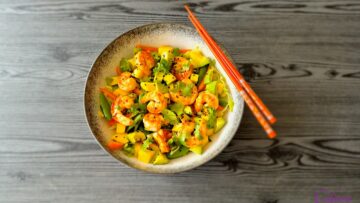 Salade met gamba's en mango