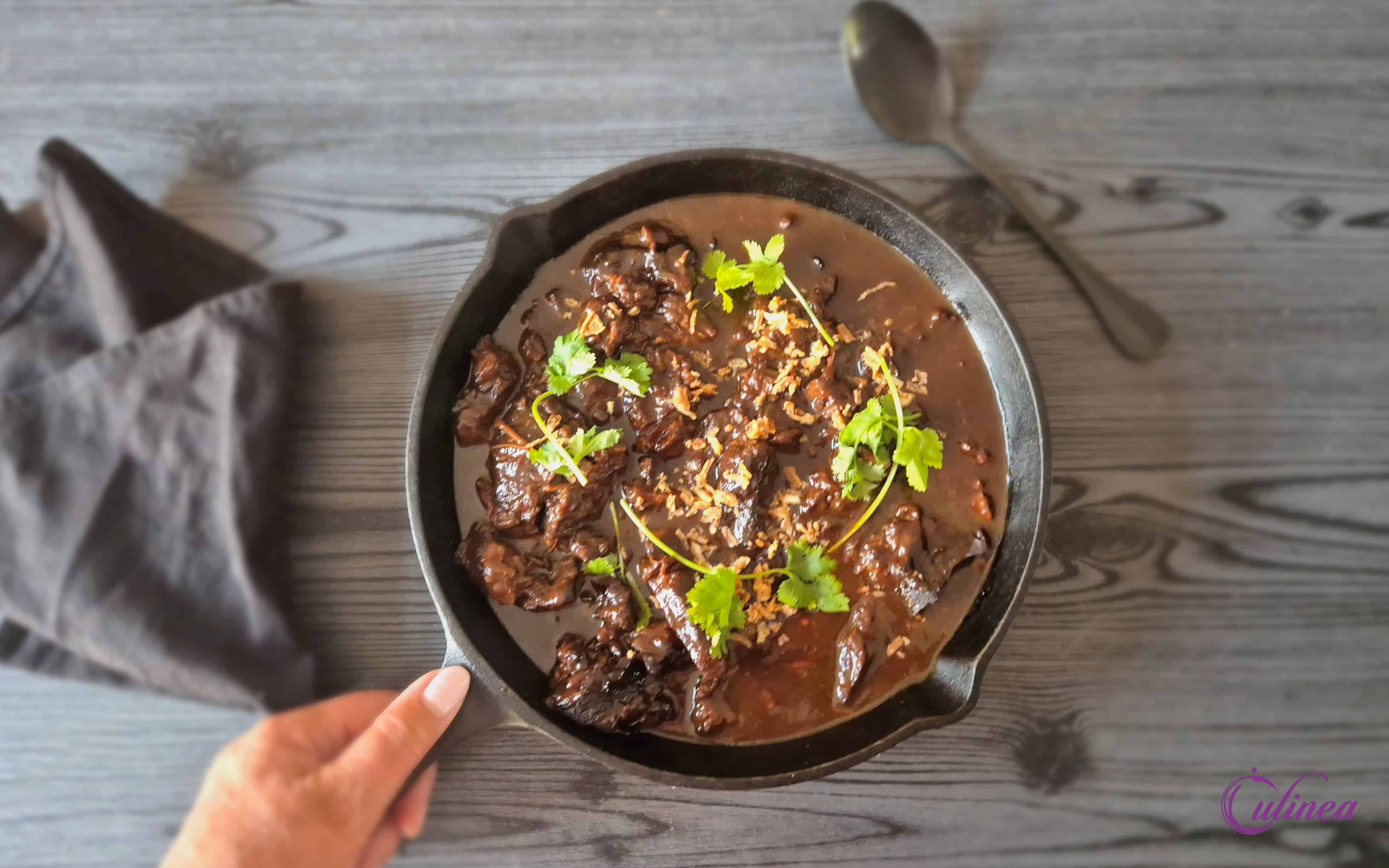 Gestoofde Aziatische runderwangen