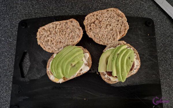 Broodje geitenkaas met avocado