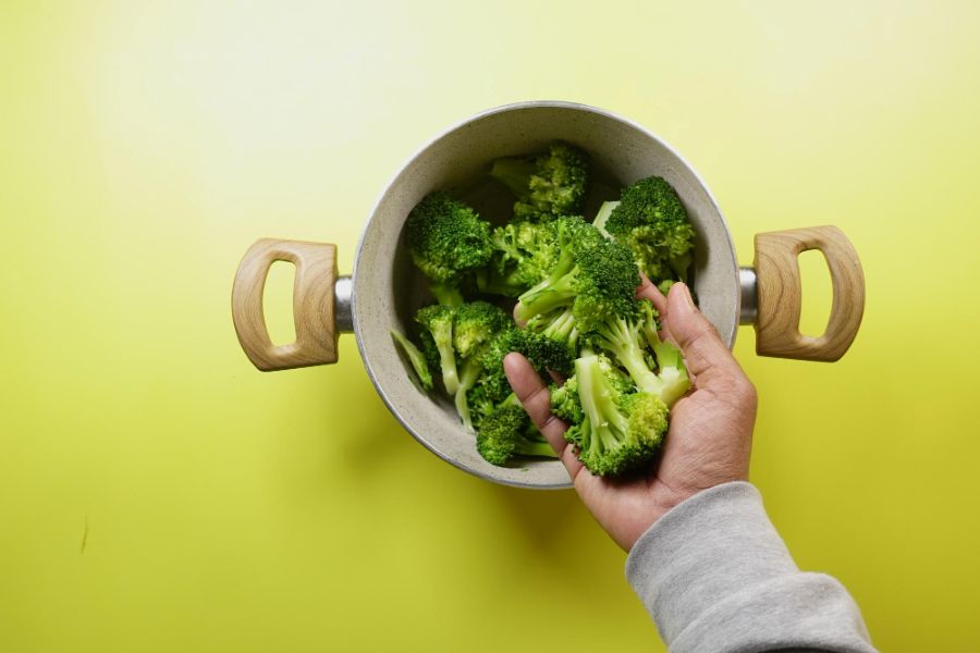 broccoli in een pan