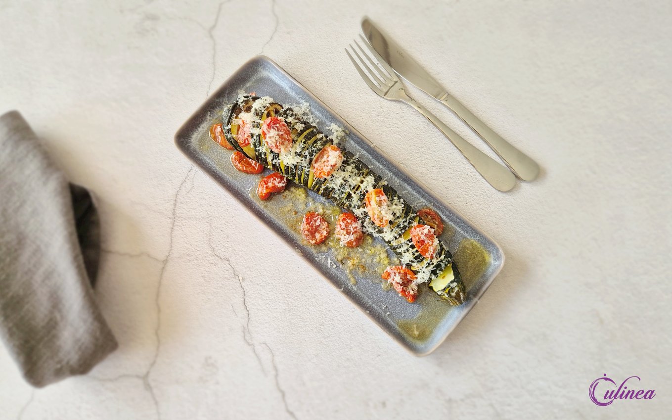 Hasselback Courgette met Parmezaanse kaas
