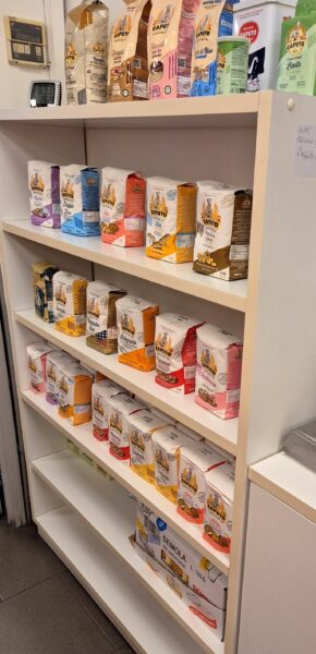 Italiaanse Tomaten in Blik en Tipo 00 Meel