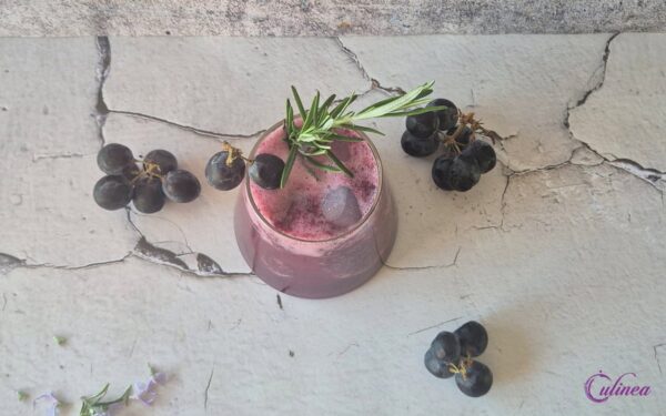 Blauwe druiven gin cocktail