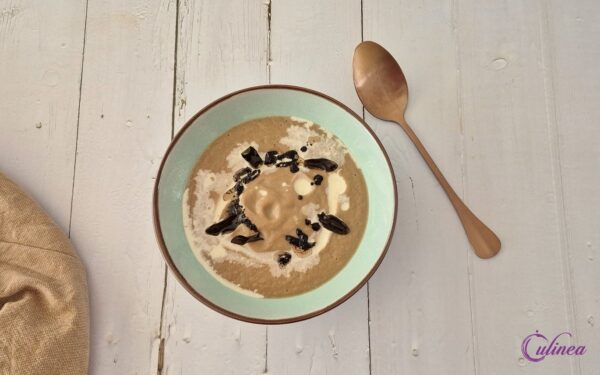 Knolselderijsoep met Zwarte Knoflook