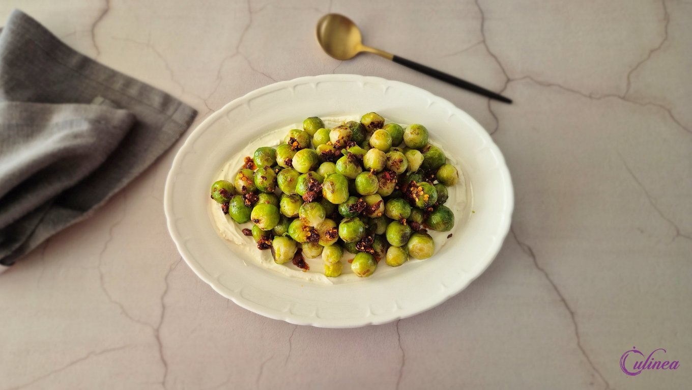 Geroosterde spruitjes met roomkaas en crispy chili-olie