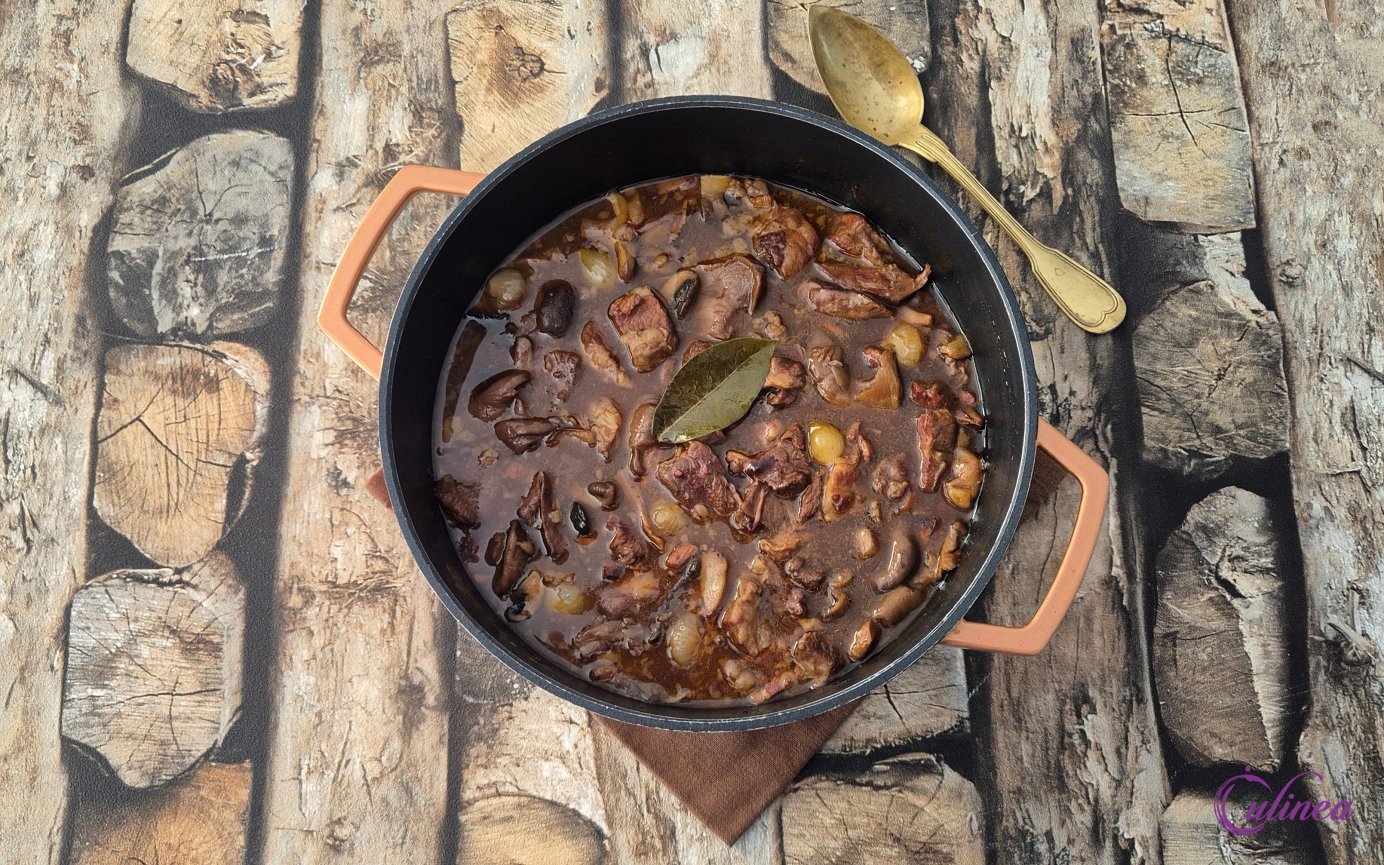 Langzaam Gegaarde Rundvleesstoof met Paddenstoelen
