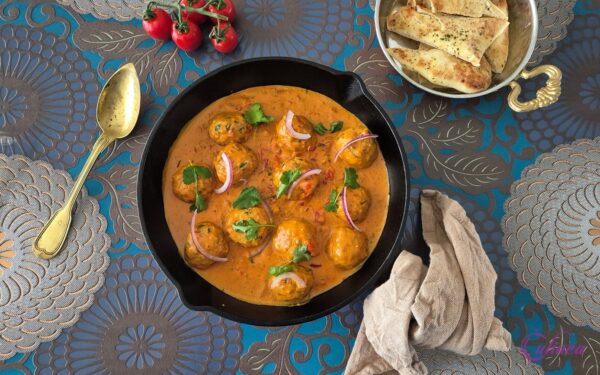 Kipgehaktballetjes in Tikka Masala saus