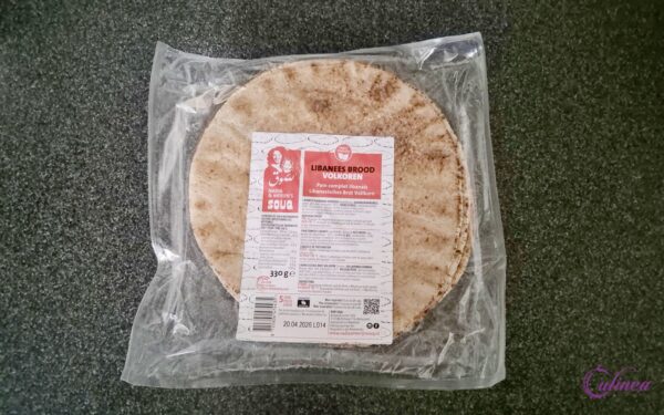 Kipkebabs met tahinyoghurt en granaatappelsalade