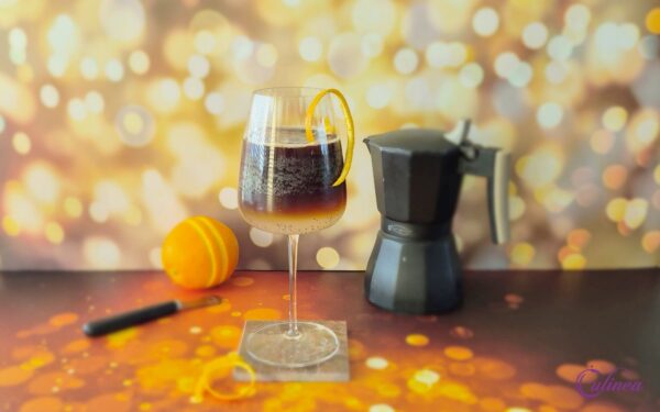 Koffie cocktail met Grand Marnier en Ginger Ale