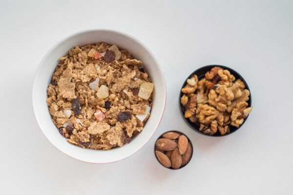 Gezond ontbijten: maak je eigen granola met ongezouten noten en zaden