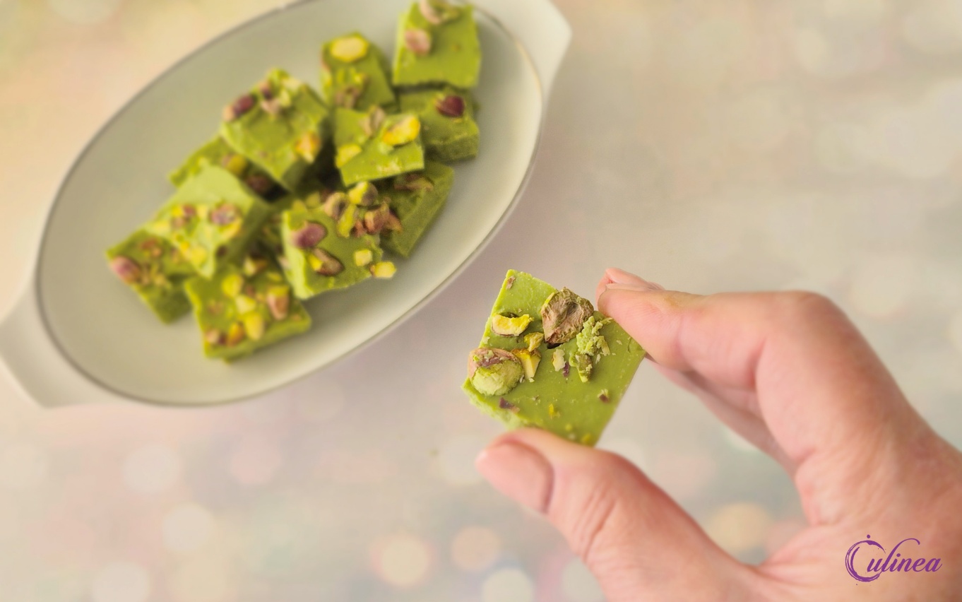 Matcha Chocoladebrokken met Pistache