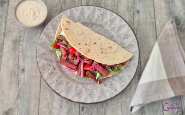 Flatbread met Smac Gyros