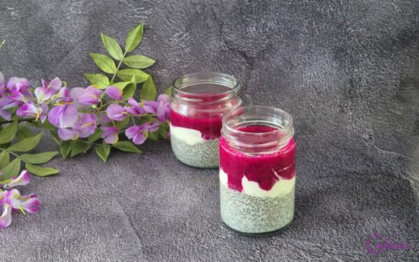 Kokos chia-smoothie met red dragonfruit