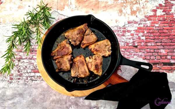 Lams T-bones met Knoflook-Rozemarijnsaus