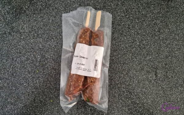Runder cevapcici met parelcouscous salade